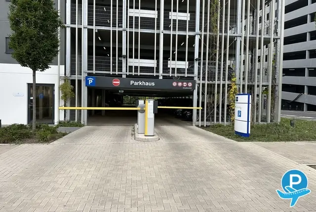 Mars Park - Düsseldorf, Flughafenstraße 105 1