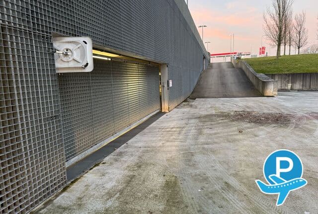 Terminal Parking Schiphol - Roelofarendsveen, Het oog 1 4