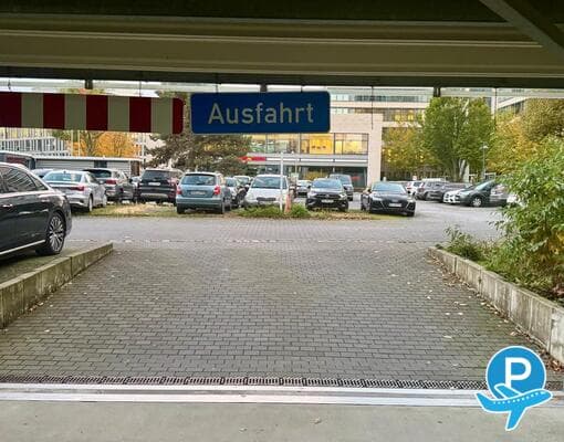 Infiniti-Parking - Eschborn, Mergenthalerallee 2-4 8