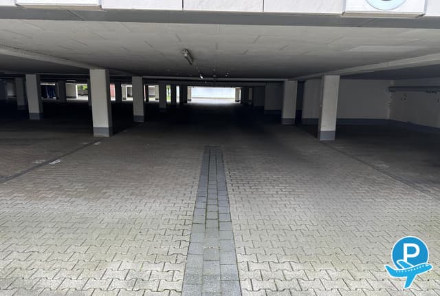 Mars Park - Düsseldorf, Flughafenstraße 105 3