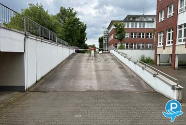 Mars Park - Düsseldorf, Flughafenstraße 105 2