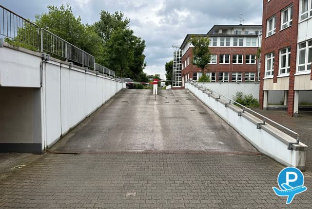 Mars Park - Düsseldorf, Flughafenstraße 105 2