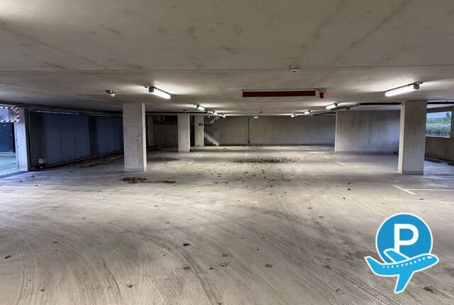 Terminal Parking Schiphol - Roelofarendsveen, Het oog 1 6