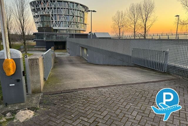 Terminal Parking Schiphol - Roelofarendsveen, Het oog 1 3